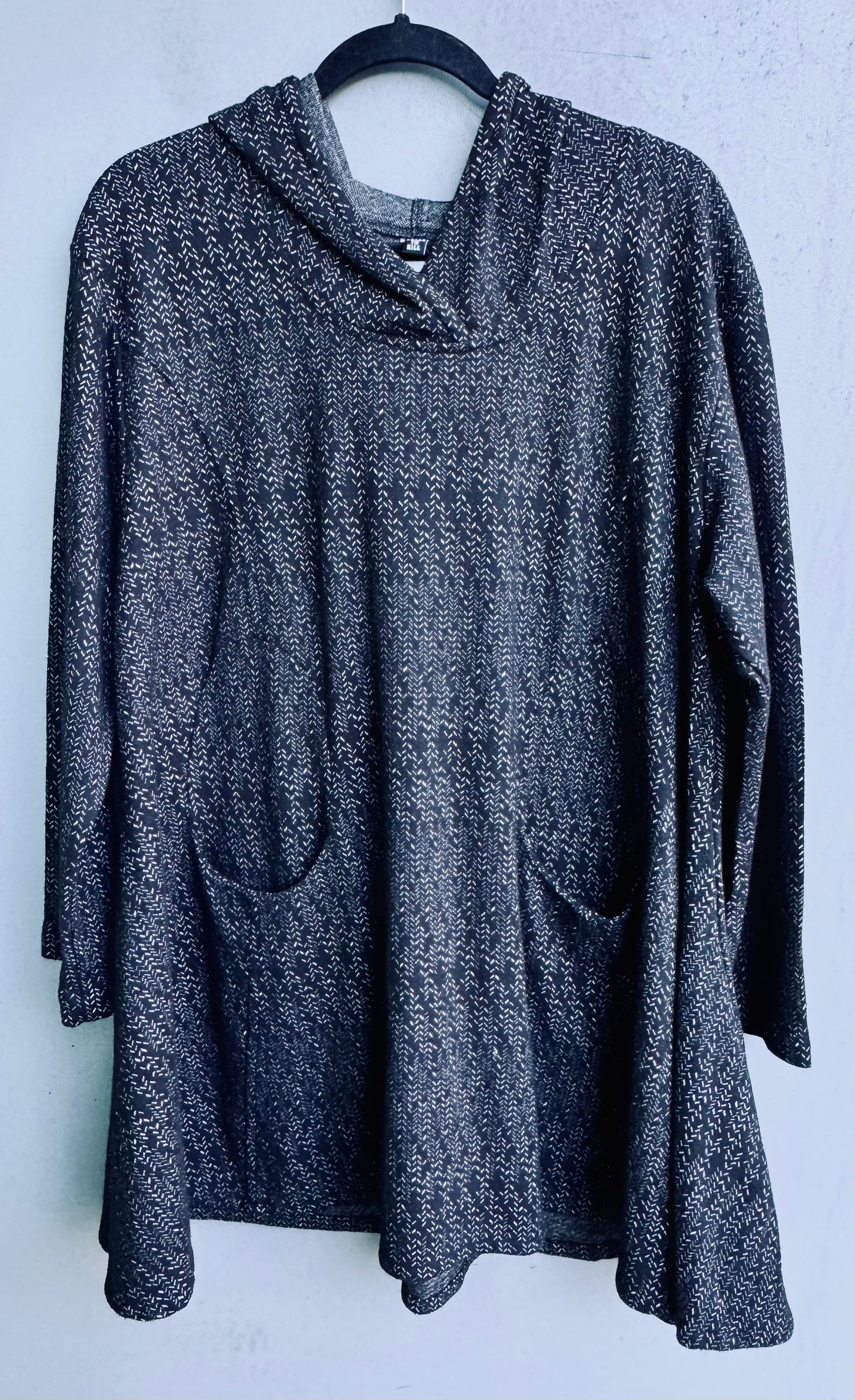 Circle Pocket Hoody