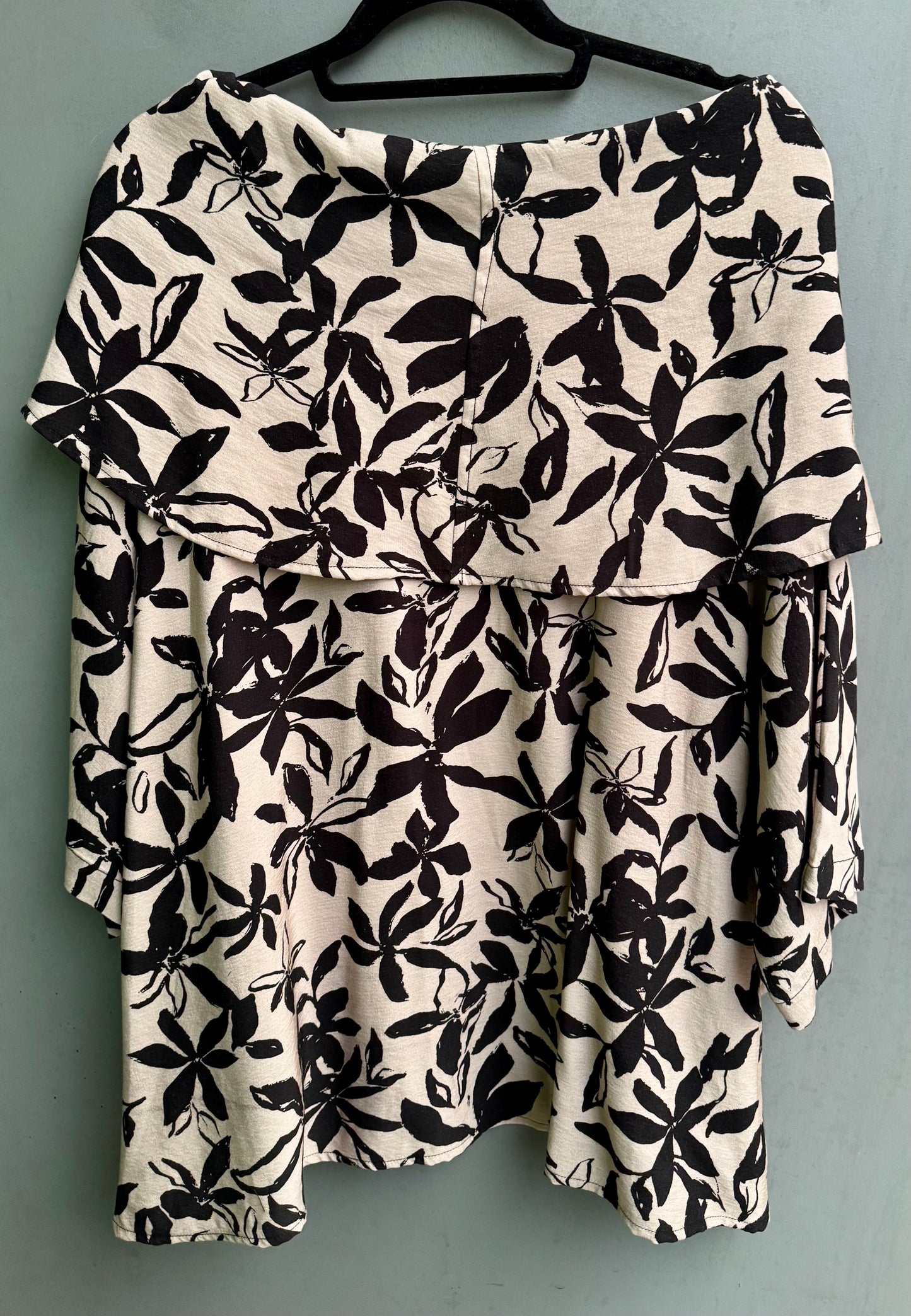 Two Pocket Criss Cross Pull