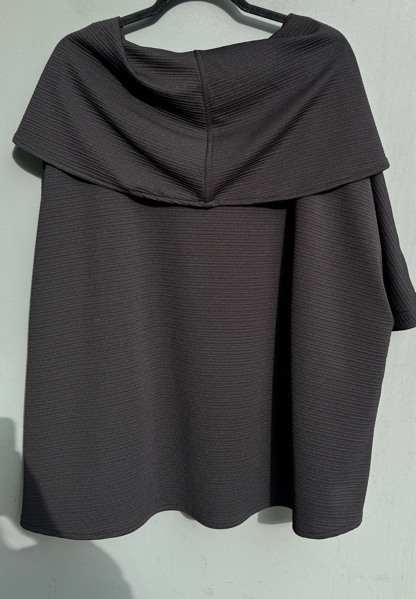 Two Pocket Criss Cross Pull