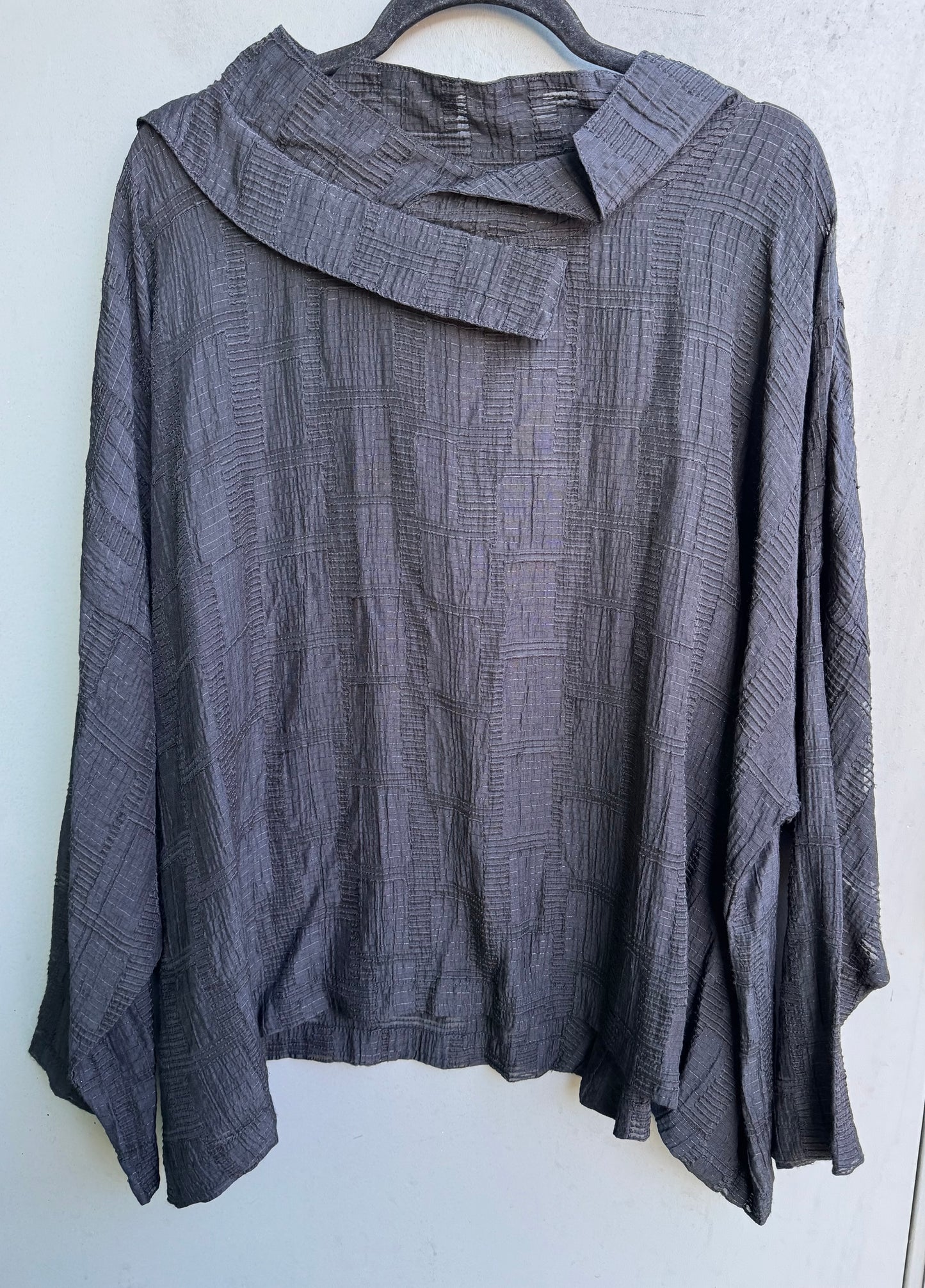 Long Sleeve Criss Cross Pull