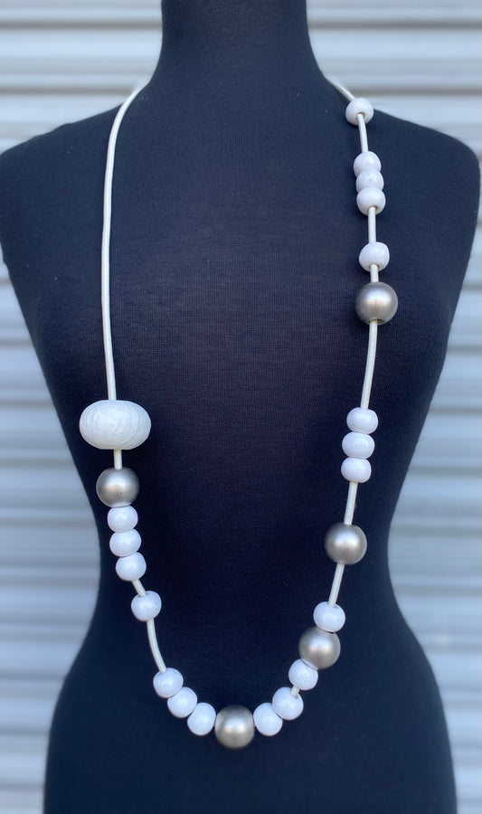 MARIA CALDERARA • WHITE MULTI BEADS