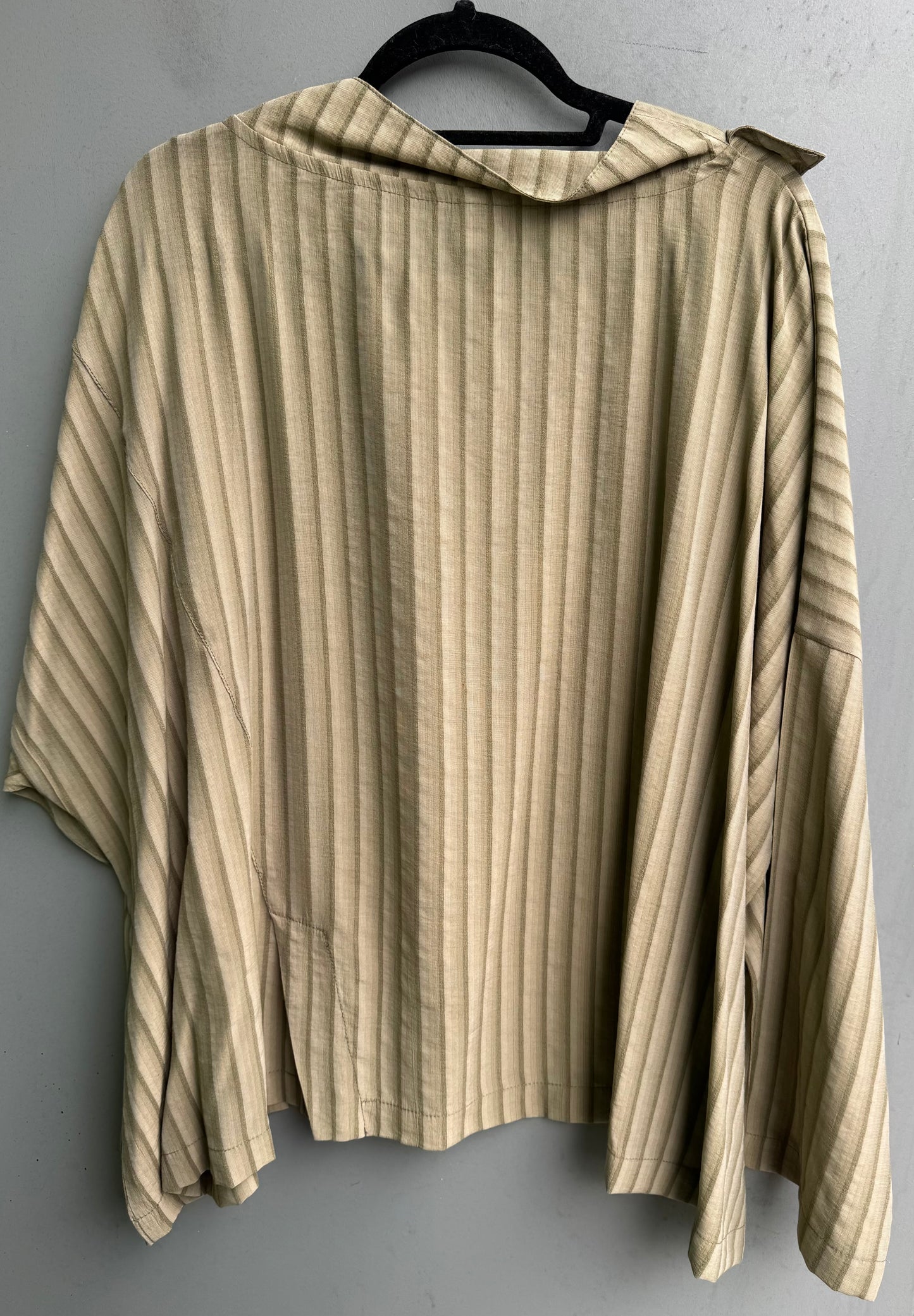 Long Sleeve Criss Cross Pull