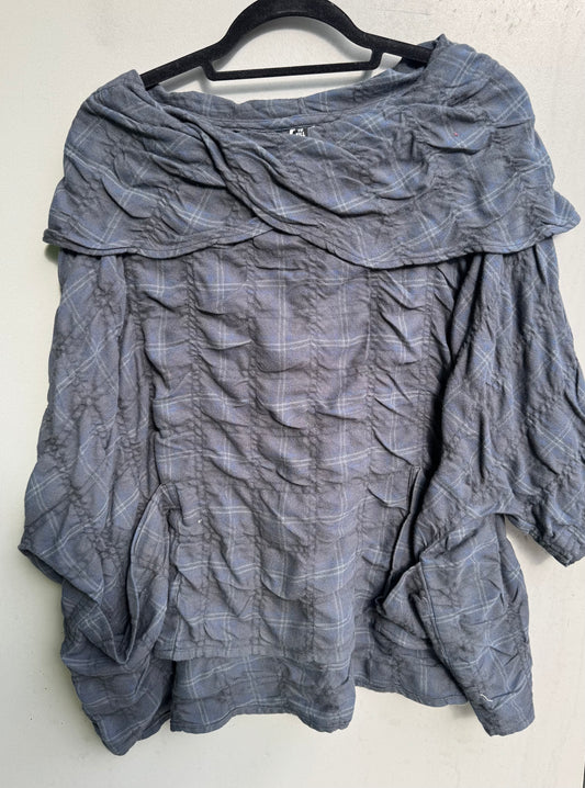 Two Pocket Criss Cross Cowl Pull