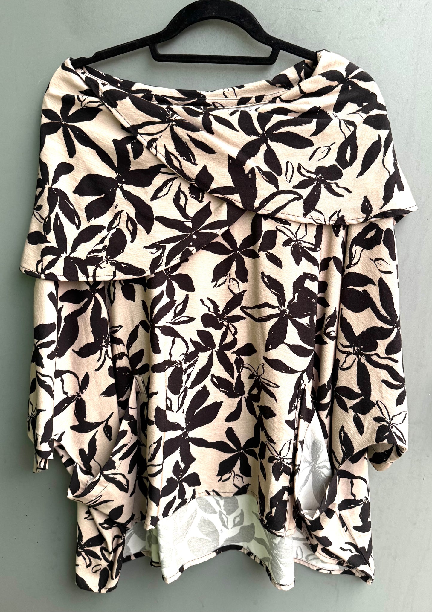 Two Pocket Criss Cross Pull