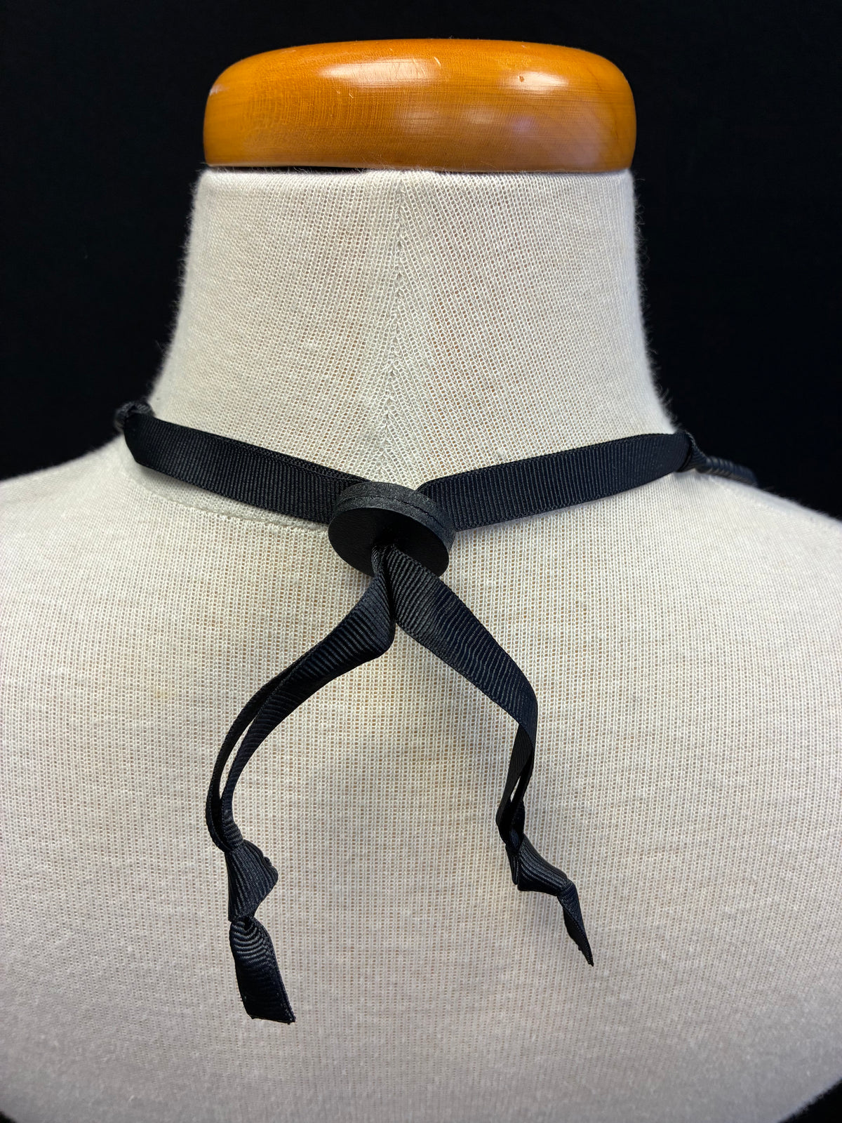 Gold Gloss Onyx Necklace